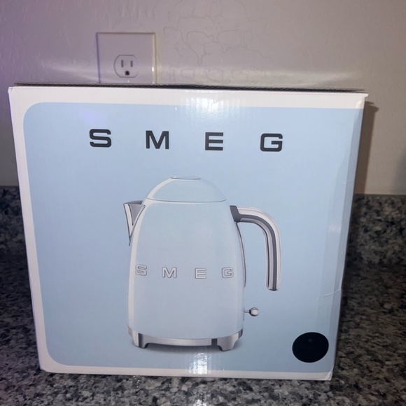 SMEG Black Retro Electric Kettle - Picture 4 of 5